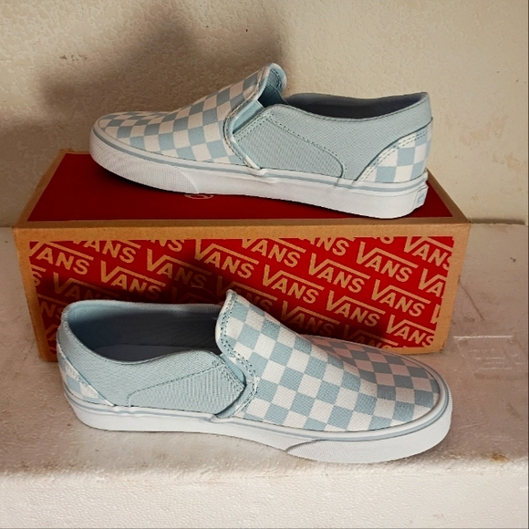 Vans - Picture 2 of 4